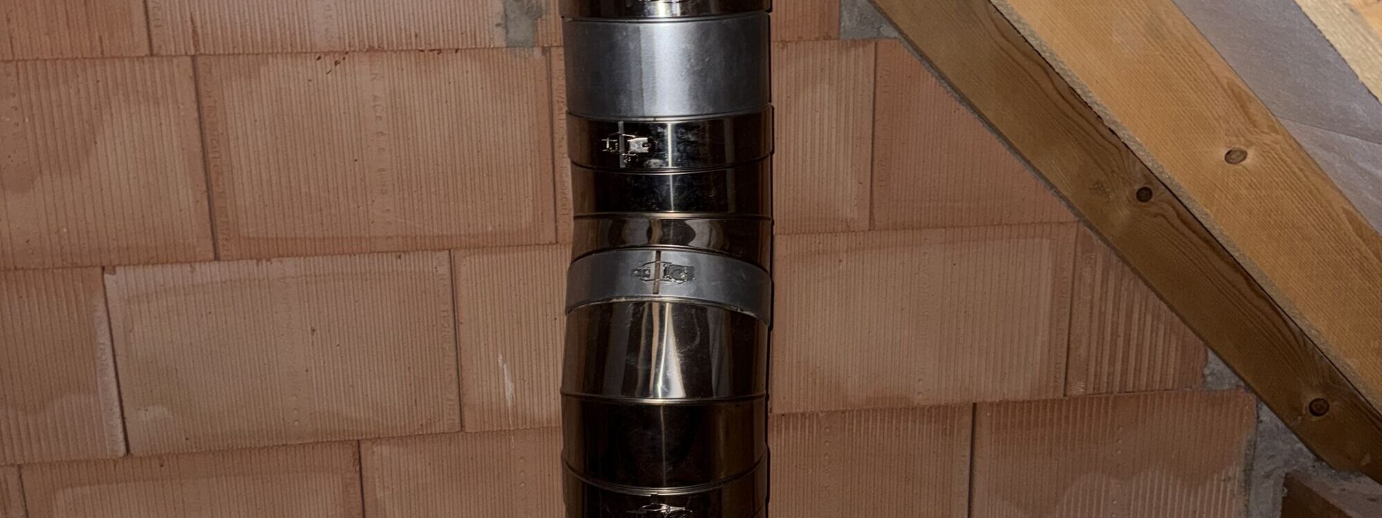 CONDUIT TUBAGE21 2000X750 | Alsace Tubage Pourquoi ramoner ma cheminée en Alsace ? Le guide complet pour votre sécurité et votre confort Cernay